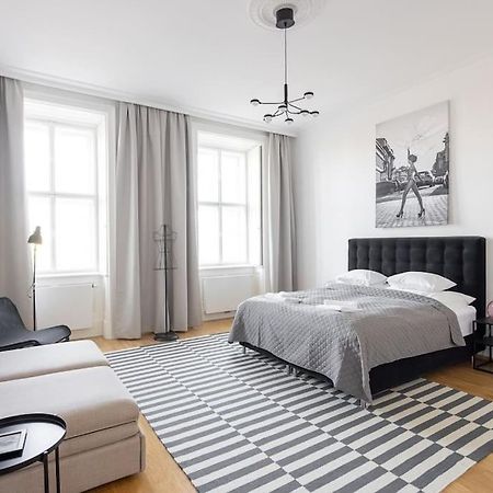 Franz 24 - Typical Viennese Apartment In The Heart Of Vienna Viena Exterior foto